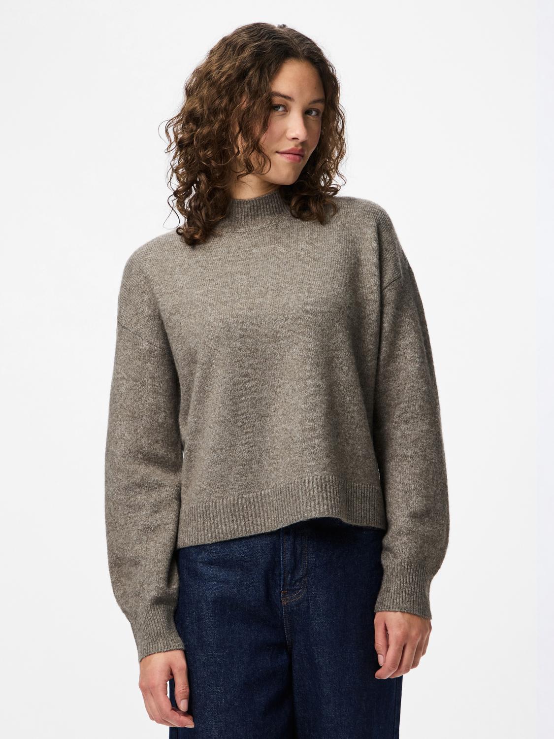 model_shot-front